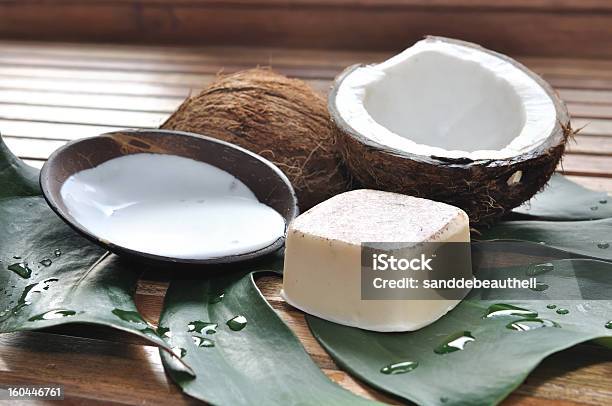 Care Kokosnuss Stockfoto und mehr Bilder von Blatt - Pflanzenbestandteile - Blatt - Pflanzenbestandteile, Creme, Entspannung
