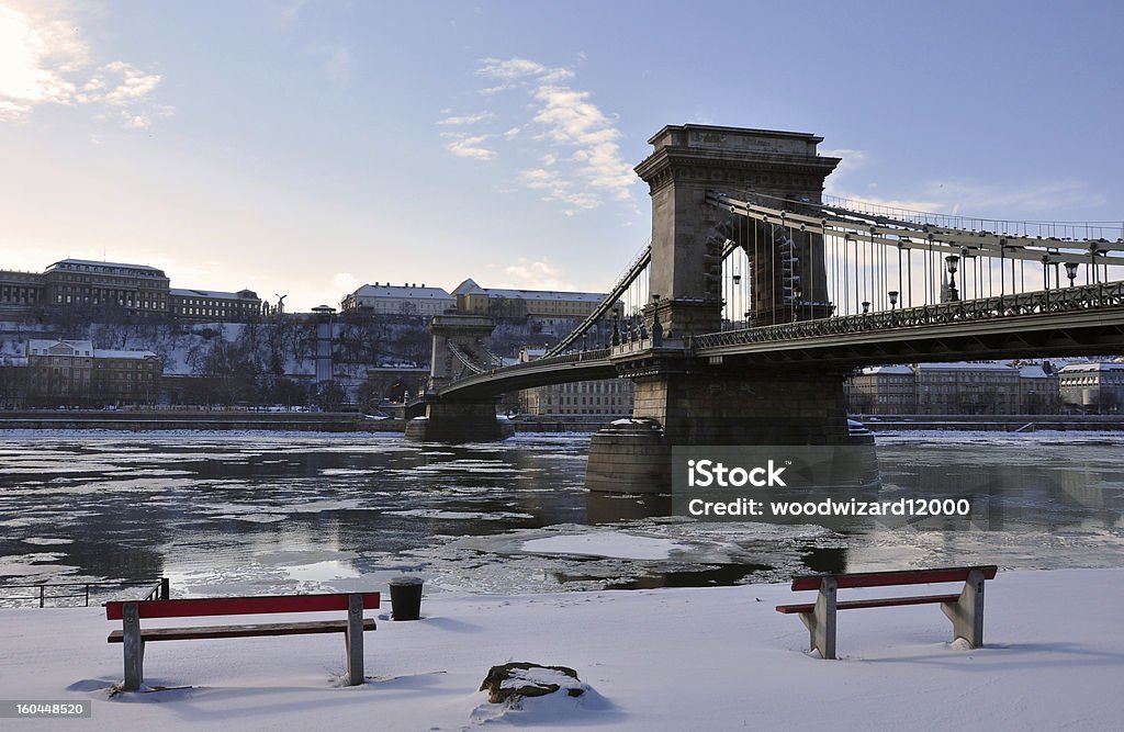 Ponte das Correntes para a neve, Budapeste - Foto de stock de Banco - Assento royalty-free