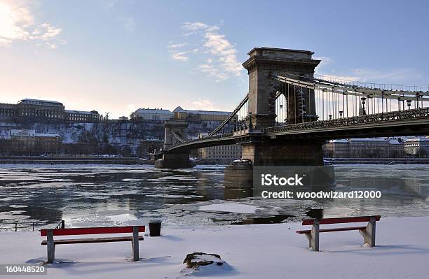 Foto de Ponte Das Correntes Para A Neve Budapeste e mais fotos de stock de Banco - Assento - Banco - Assento, Corrente, Europa - Locais geográficos