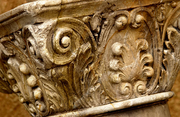 arquitectónico na coluna - european culture ancient architecture still life imagens e fotografias de stock