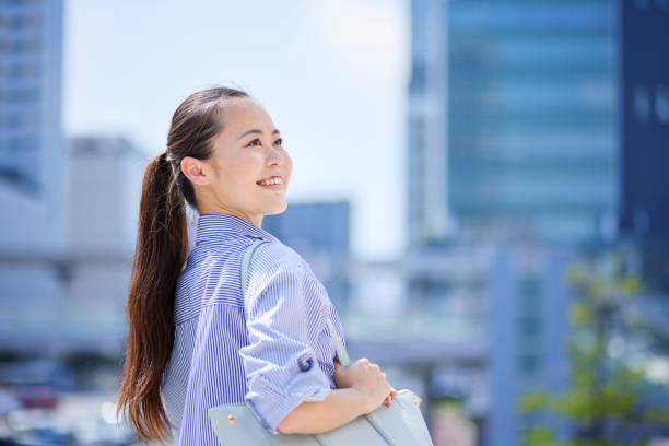 istock Japanese business woman commuting 1604551576