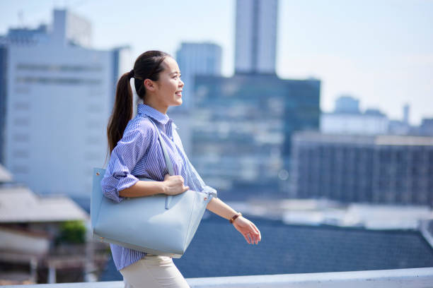 istock Japanese business woman commuting 1604551579
