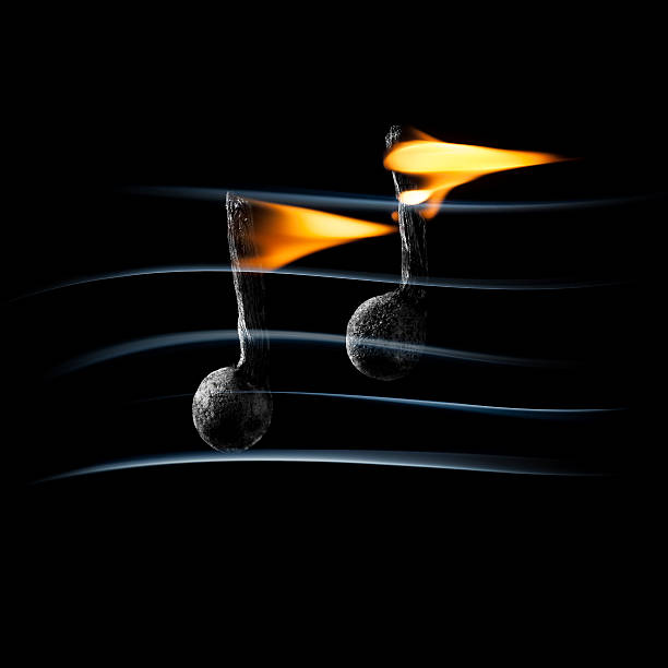 hot música-queima de fogo jogo fumo - treble clef music fire musical symbol imagens e fotografias de stock