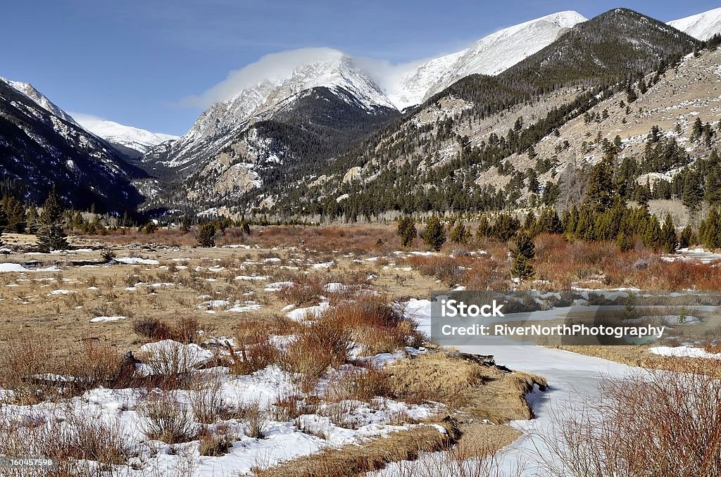 Parque nacional de las Montañas Rocosas en invierno - Foto de stock de Aire libre libre de derechos