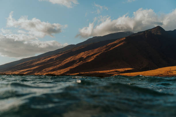 西マウイ山脈 - lahaina ストックフォトと画像