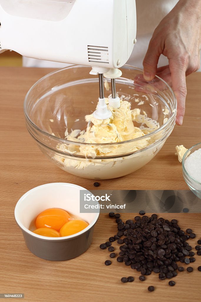 Faire les Cookies aux pépites de chocolat. Série. - Photo de Activité libre de droits