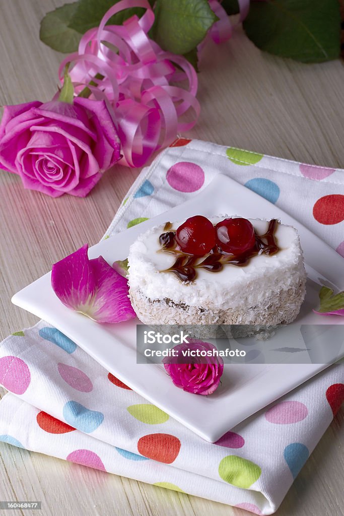 Festliche Kuchen und Kirschen - Lizenzfrei Altertümlich Stock-Foto