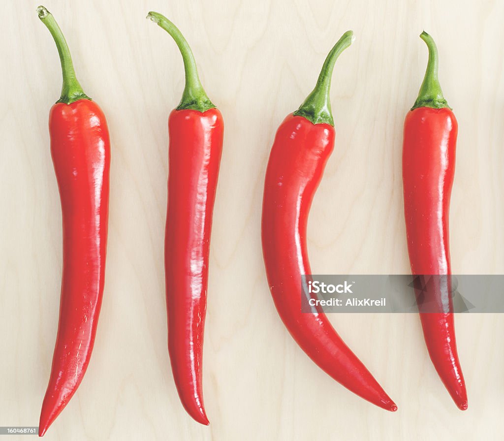Rojo chili peppers - Foto de stock de Alimento libre de derechos
