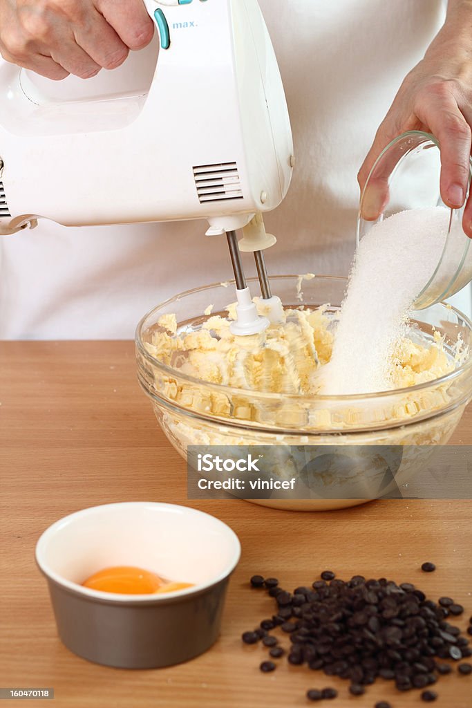 Faire les Cookies aux pépites de chocolat. Série. - Photo de Activité libre de droits