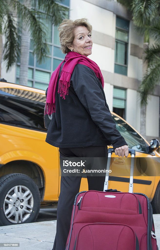 Старший Латиноамериканцы женщина - Стоковые фото Багаж роялти-фри