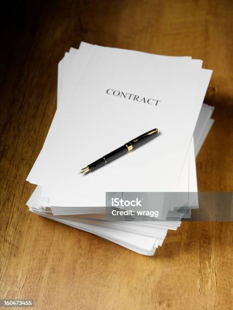 Foto de Papel De Contrato e mais fotos de stock de Contrato - Contrato, Escrivaninha, Manuscrito - Documento