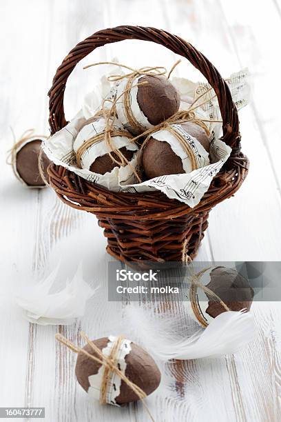 Uova Di Pasqua - Fotografie stock e altre immagini di Bianco - Bianco, Cestino, Cibo