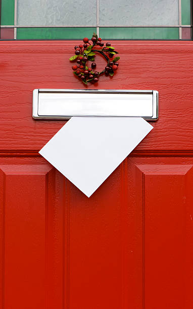 Porta vermelha de Natal de correio Carta. - fotografia de stock