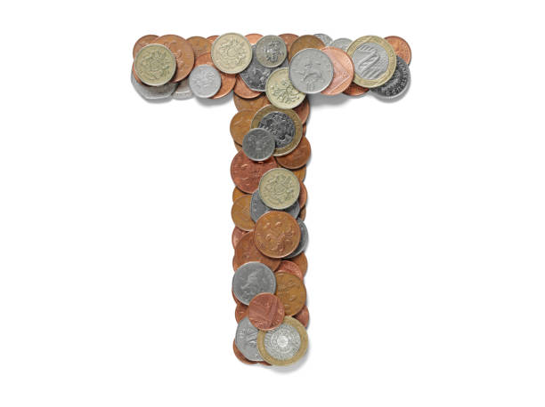 letra t en bristish moneda - two pound coin fotografías e imágenes de stock