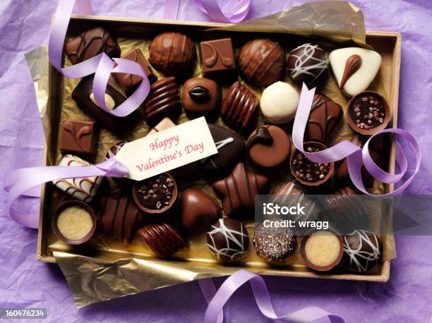 Cioccolatini Di San Valentino - Fotografie stock e altre immagini di Amore - Amore, Cioccolato, Cioccolato al latte