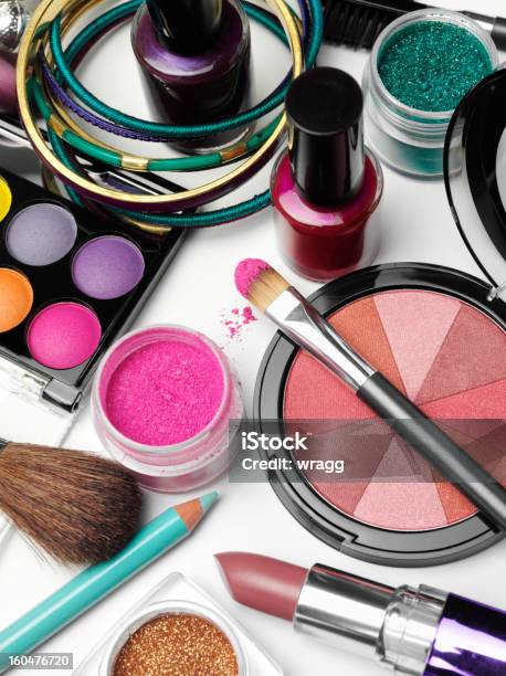 Sombra Para Os Olhos E Cosméticos - Fotografias de stock e mais imagens de Indústria - Indústria, Maquilhagem, Blush