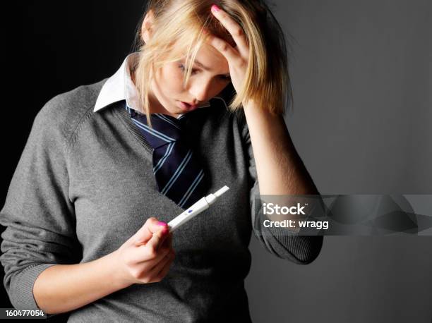 Schwangerschaft In Der Schule Stockfoto und mehr Bilder von Teenager-Schwangerschaft - Teenager-Schwangerschaft, Schwanger, Besorgt