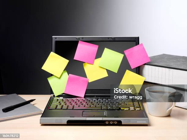 Post With Computer Post It Notes On A Computer Stock Photo - Download Image Now - Adhesive ...