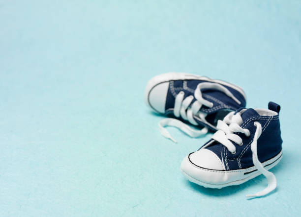 작은 블루 신발 - blue shoes 뉴스 사진 이미지