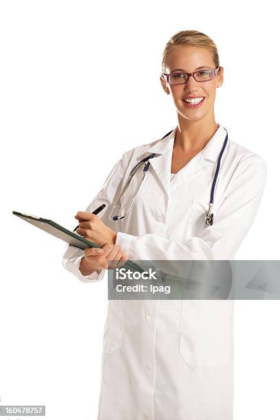 Mujer Joven Médico Foto de stock y más banco de imágenes de Doctor - Doctor, Abrigo, Adulto