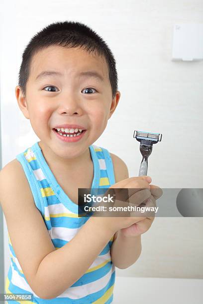 Kleine Junge Spielt Der Rasur Im Bad Stockfoto und mehr Bilder von 4-5 Jahre - 4-5 Jahre, Asiatischer und Indischer Abstammung, Badezimmer