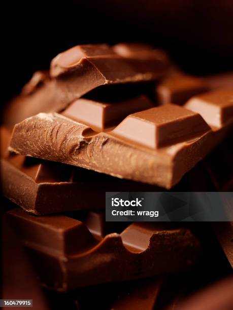 Cioccolato - Fotografie stock e altre immagini di Cioccolato - Cioccolato, Barretta di cioccolato, Rotto