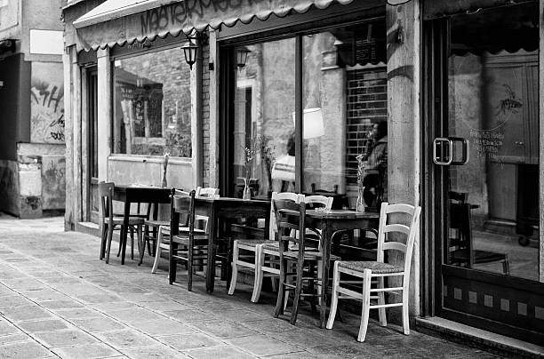 レストランです。ブラックとホワイト - photography black and white restaurant italy ストックフォトと画像