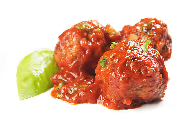 meatballs con salsa de tomate - albóndiga fotos fotografías e imágenes de stock