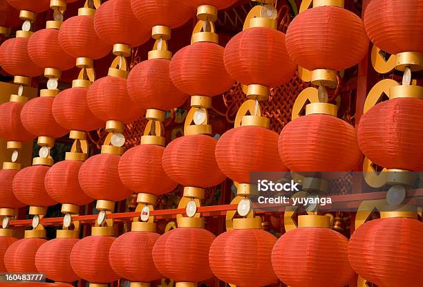 Lanterne Rosse Decorare Il Capodanno Cinese - Fotografie stock e altre immagini di Arte - Arte, Arti e mestieri, Artigianato
