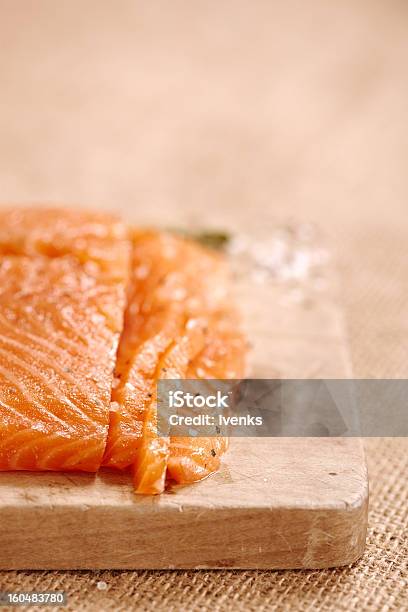 Salmone Fatto In Casa A Punto Smock - Fotografie stock e altre immagini di Alimento affumicato - Alimento affumicato, Cibo, Composizione verticale