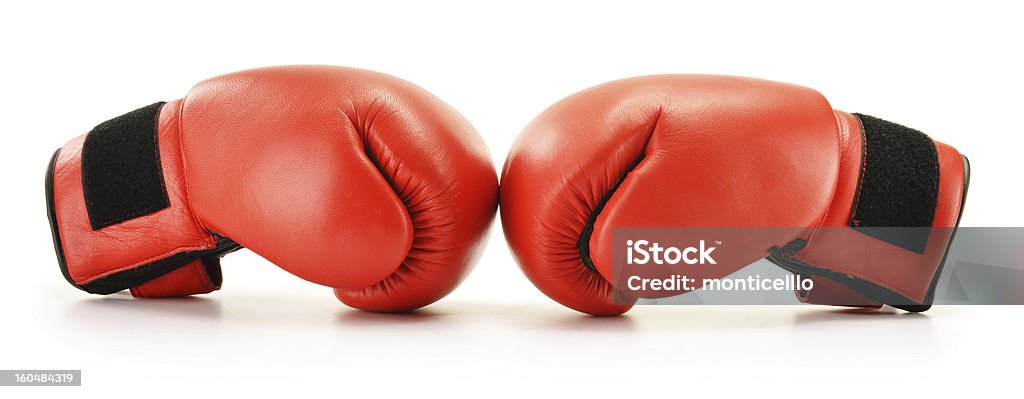 Par de luvas de boxe vermelhas isoladas no branco - Foto de stock de Boxe - Esporte royalty-free