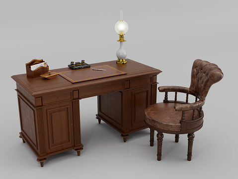 Un bureau dans le style Napoleon 3, second empire avec la lampe à pétrole, le buvard, le range-lettres et l'encrier.