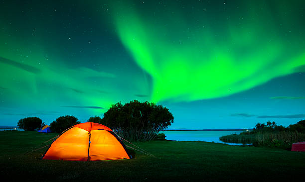 aurora borealis にアイスランド - camping outdoors iceland red ストックフォトと画像