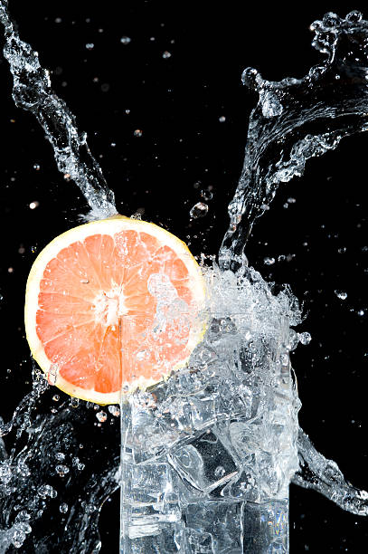 Fresh grapefruit and water