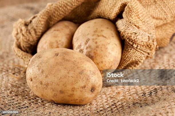 Freschi Biologici Intero Di Patate - Fotografie stock e altre immagini di Alimentazione sana - Alimentazione sana, Autunno, Carboidrato - Cibo