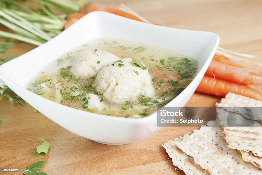 Plato de sopa de bola de Matzah - Foto de stock de Alimento libre de derechos