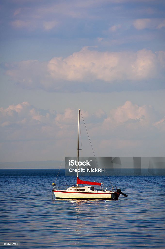 Um Veleiro atracado no Mar - Royalty-free Ao Ar Livre Foto de stock