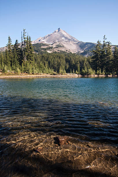 istock Mount Jefferson and Shale Lake 160509872
