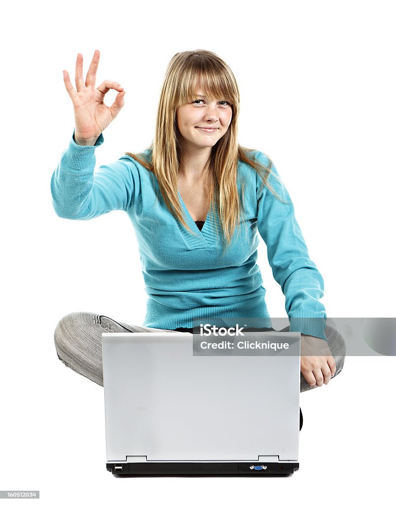 Mulher feliz com computador portátil - Royalty-free Acordo Foto de stock
