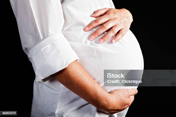 Schwangere Mutter Mit Hand Am Bauch Stockfoto und mehr Bilder von Bauch - Bauch, Menschlicher Bauch, Schwanger