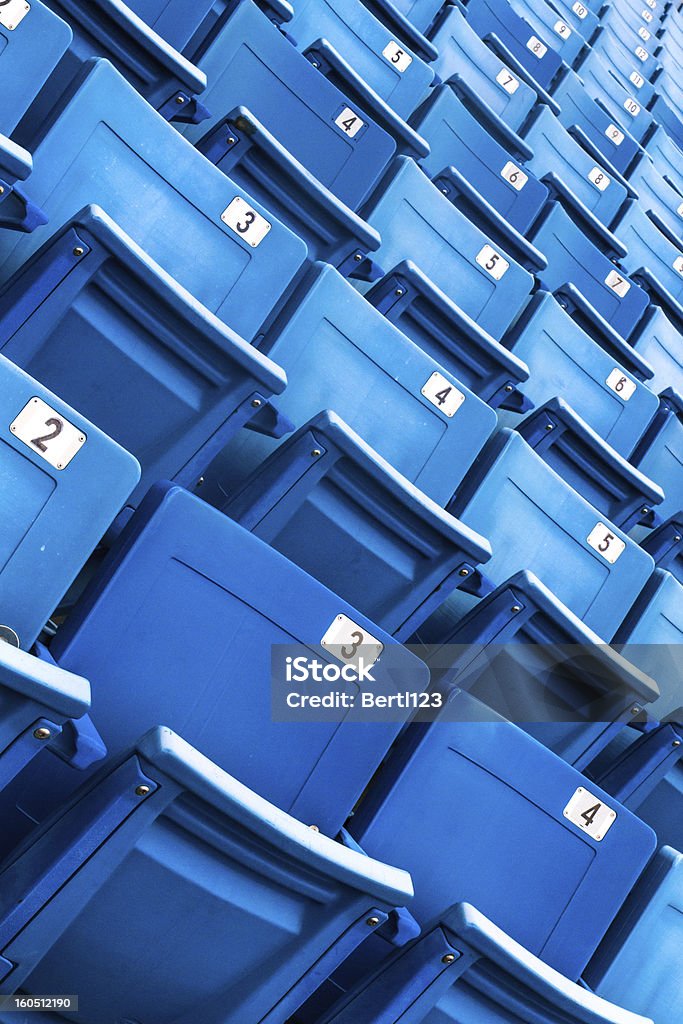 Azul doblado licencias en un estadio - Foto de stock de Acontecimiento libre de derechos