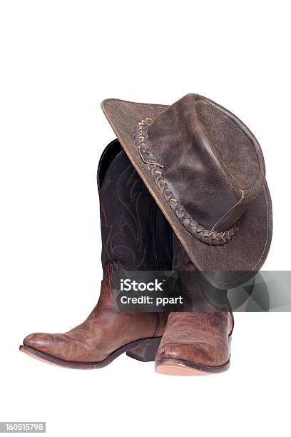 Botas De Cowboy E Chapéu - Fotografias de stock e mais imagens de Chapéu - Chapéu, Bota, Bota de Cowboy