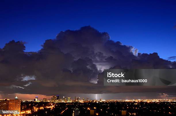 Tempestade Sobre A Cidade - Fotografias de stock e mais imagens de Florida - EUA - Florida - EUA, Tempestade, Fort Lauderdale