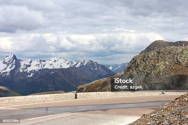 Strada Di Montagna - Fotografie stock e altre immagini di Albergo - Albergo, Albero deciduo, Alpi