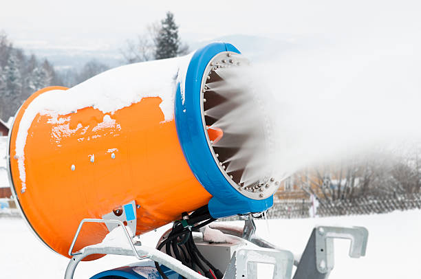 인공눈 cannon - mountain winter season machine snow making machine 뉴스 사진 이미지