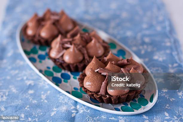 Torte Al Cioccolato - Fotografie stock e altre immagini di Alimentazione non salutare - Alimentazione non salutare, Blu, Caramello