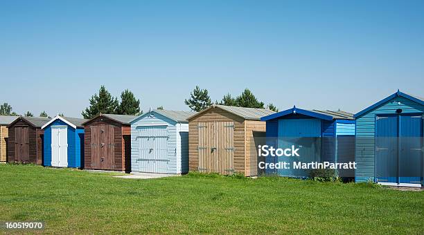 Capanne Sulla Spiaggia Presso Dovercourt Nei Pressi Di Harwich Essex Regno Unito - Fotografie stock e altre immagini di Cabina da spiaggia