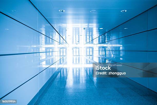 Passageway - Fotografias de stock e mais imagens de Arquitetura - Arquitetura, Azul, Biombo