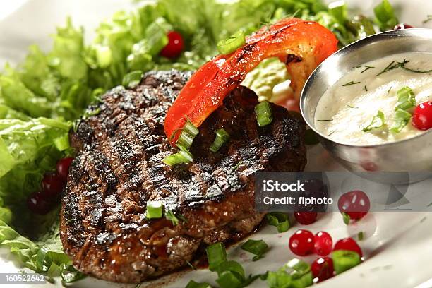 Carne Grelhado - Fotografias de stock e mais imagens de Almoço - Almoço, Bife, Calor