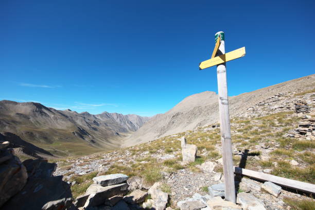 istock Pedestrian signals from Col de la Pare 2655m; La Condamine-Chatelard 1605255725